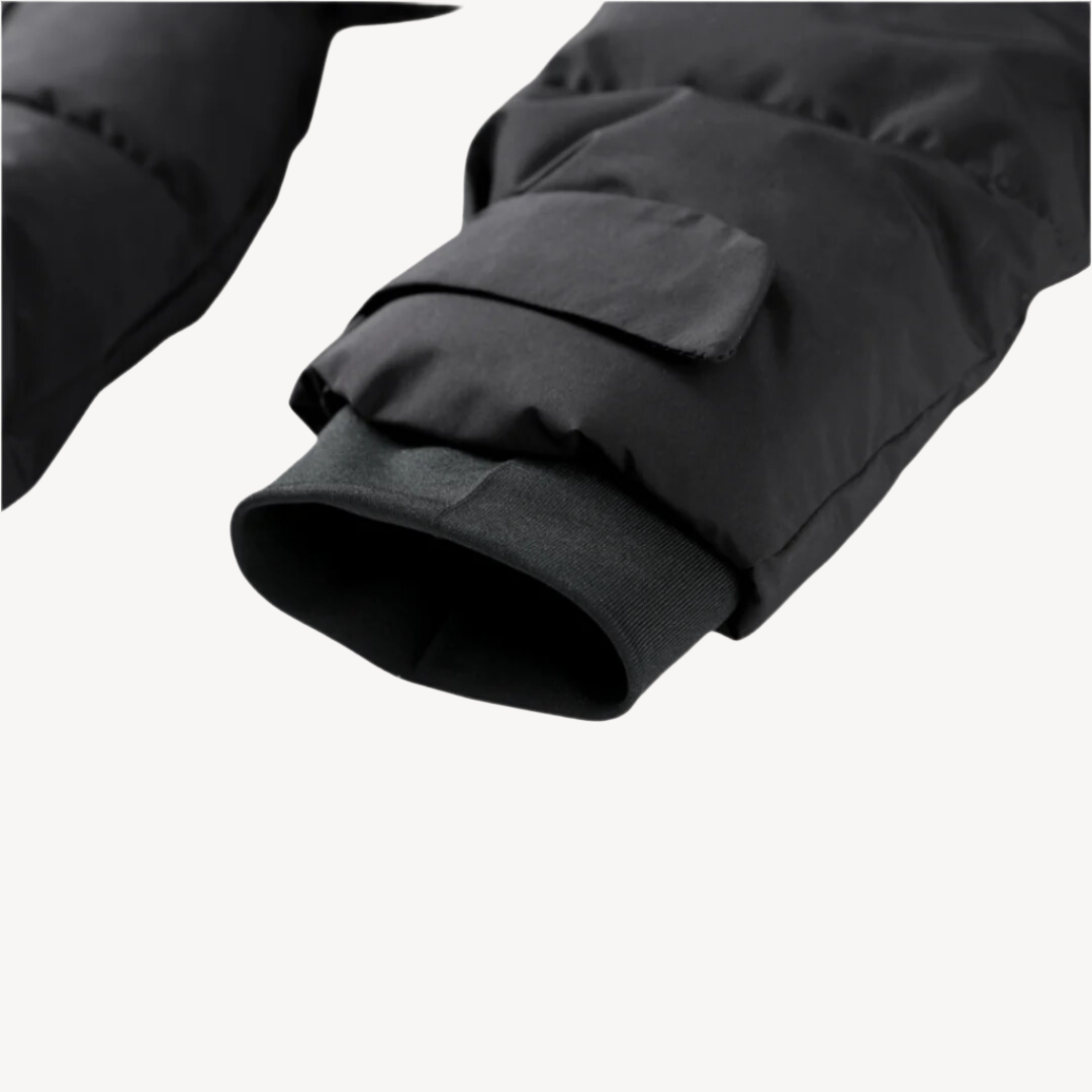 Damska pikowana kurtka z paskiem o stylowym codziennym wyglądzie