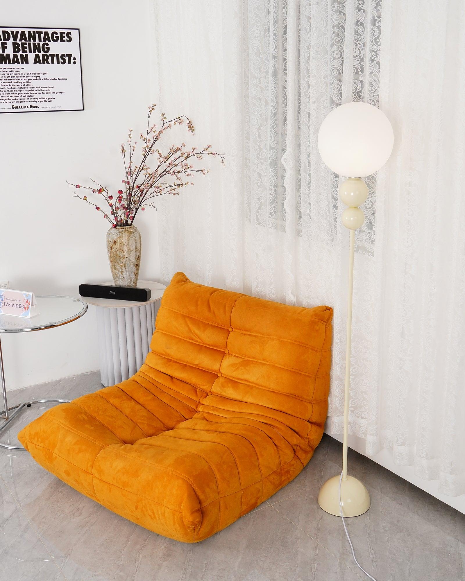 Candeeiro de Pé Lumara em Metal e Vidro com Estilo Moderno