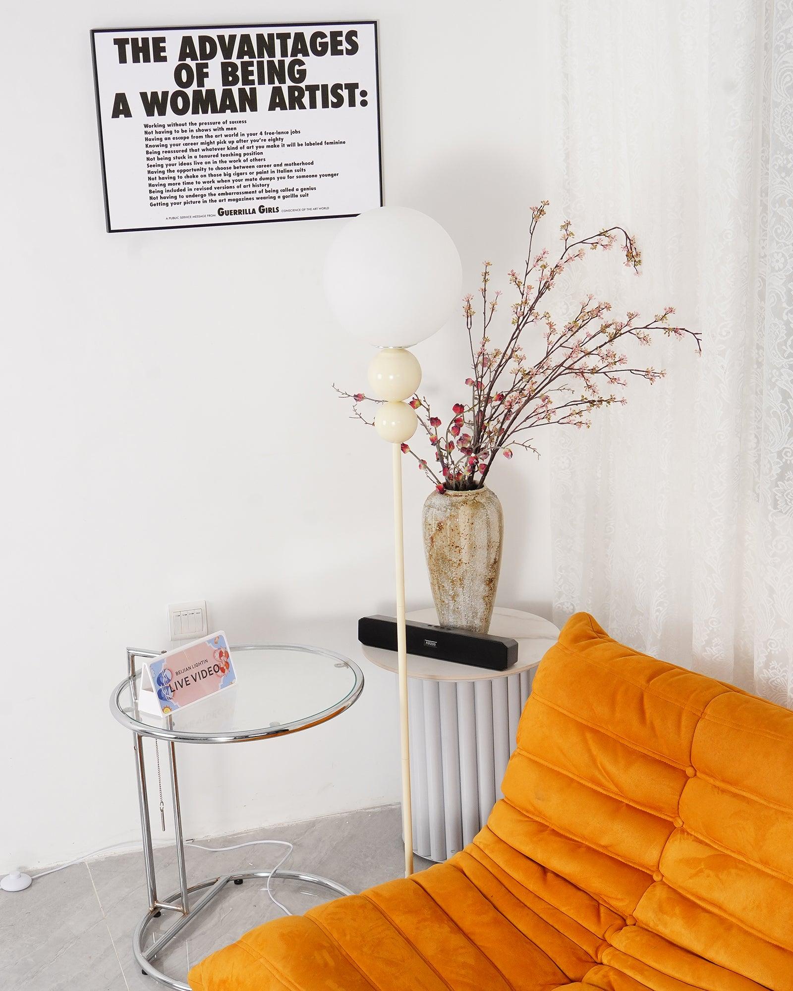 Candeeiro de Pé Lumara em Metal e Vidro com Estilo Moderno