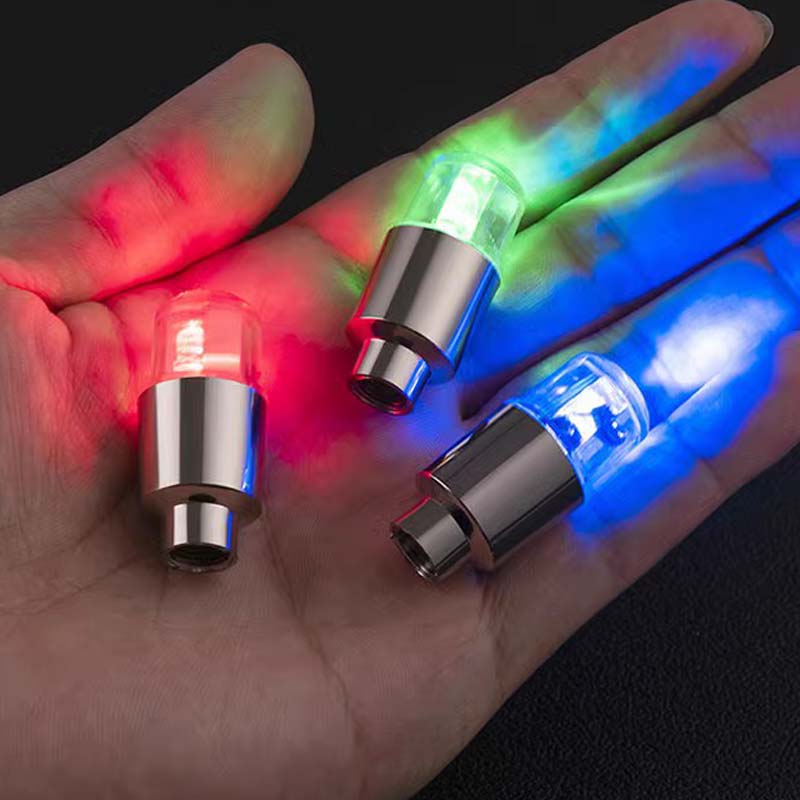 Tappi per valvole pneumatici LumaValve a LED per la sicurezza durante la guida notturna