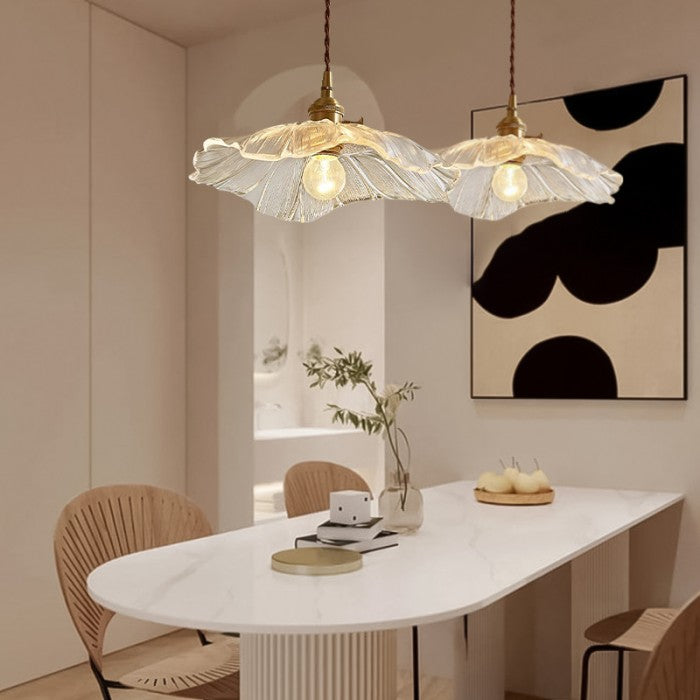 AuroraPetal glazen hanglamp met zachte warme gloed voor slaapkamer