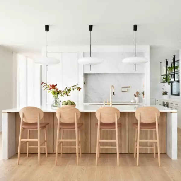 Candeeiro suspenso Elara em metal e acrílico com tecnologia Eco LED