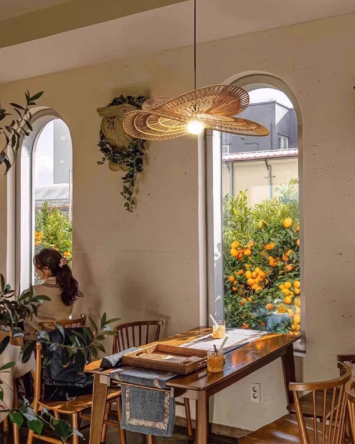 Kairoa Ratanový lustr japonsky inspirovaný Wabi Sabi ručně tkané ambientní osvětlení