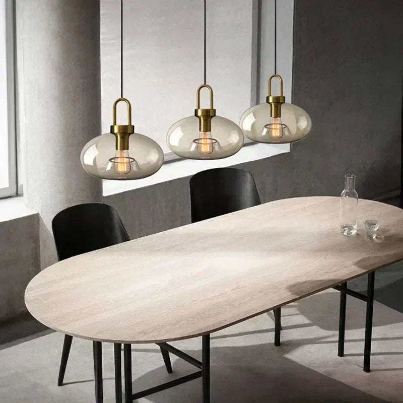 מנורת תלייה מזכוכית עשן AstraLume לחללים מודרניים