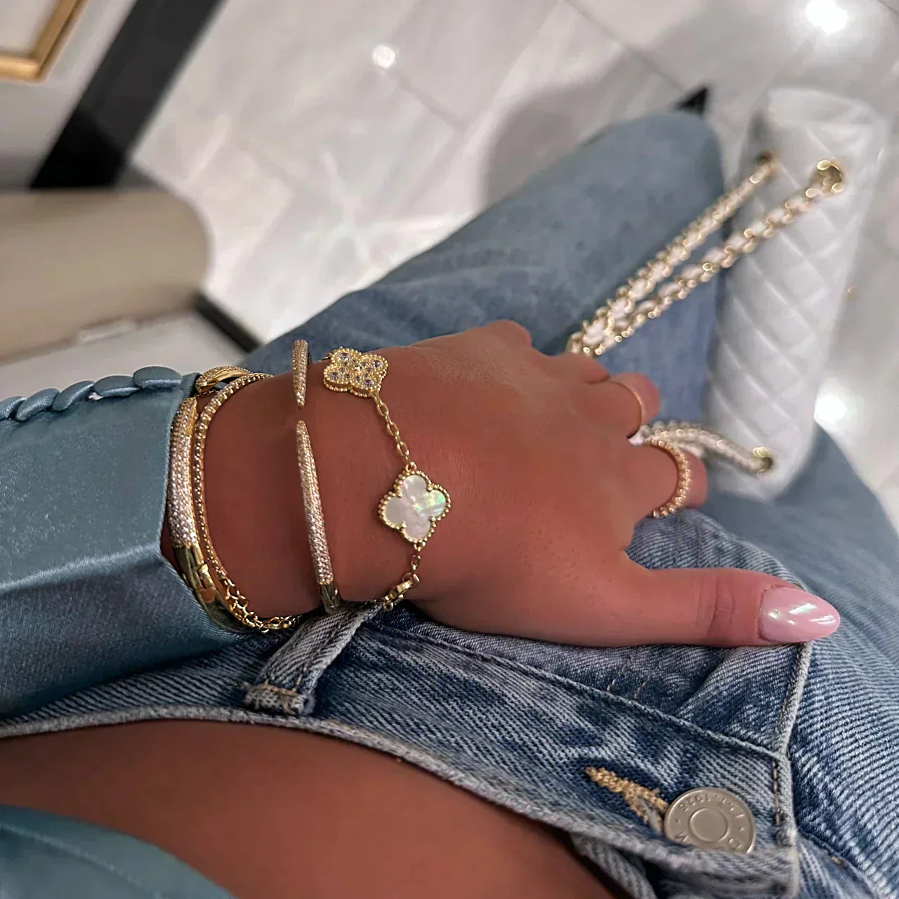 Shamrock Jewelry Set In Mother Of Pearl With Gold Plated Finish