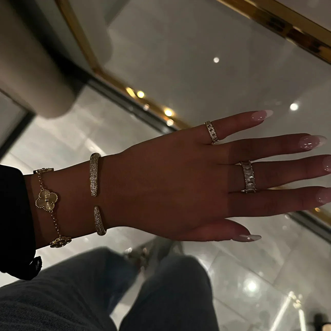 Shamrock Jewelry Set In Mother Of Pearl With Gold Plated Finish