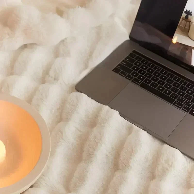 Manta de Pêlo Falso Aveludado CelesFleece | Confortável e Portátil