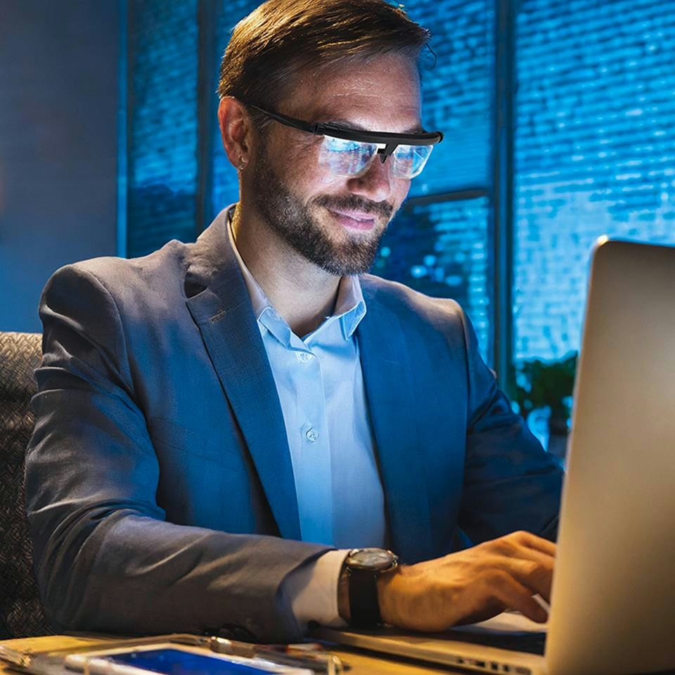 OptiFlex állítható fókuszú szemüveg olvasáshoz és vezetéshez