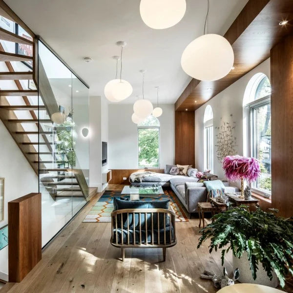 Suspension CaelumGlass à finition satinée pour une lueur chaleureuse