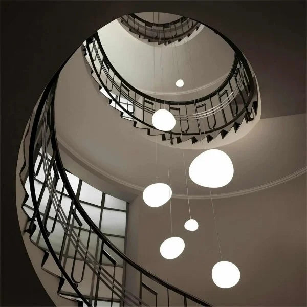 Suspension CaelumGlass à finition satinée pour une lueur chaleureuse