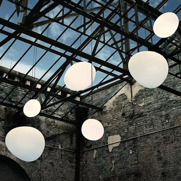 Suspension CaelumGlass à finition satinée pour une lueur chaleureuse