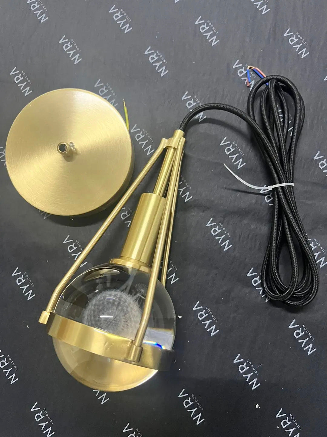 Lustres Pendentes Astraea Nordic Gold com Brilho de Dente-de-leão