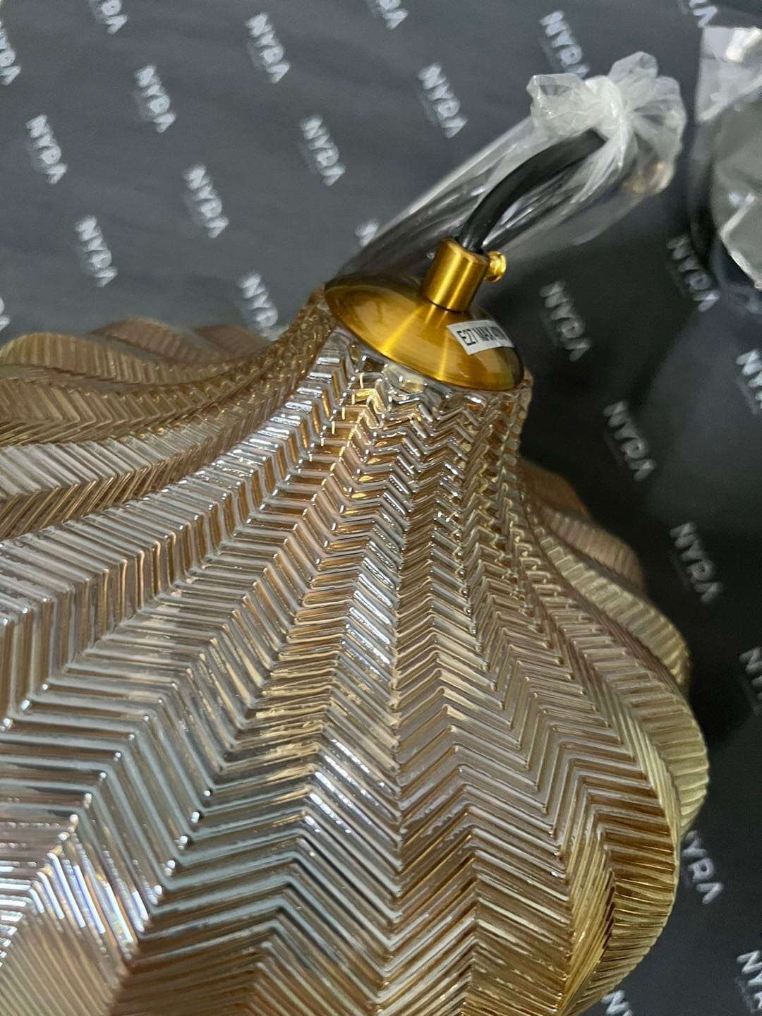 NovaLume | Üveg függeszték lámpák modern lakóterekhez