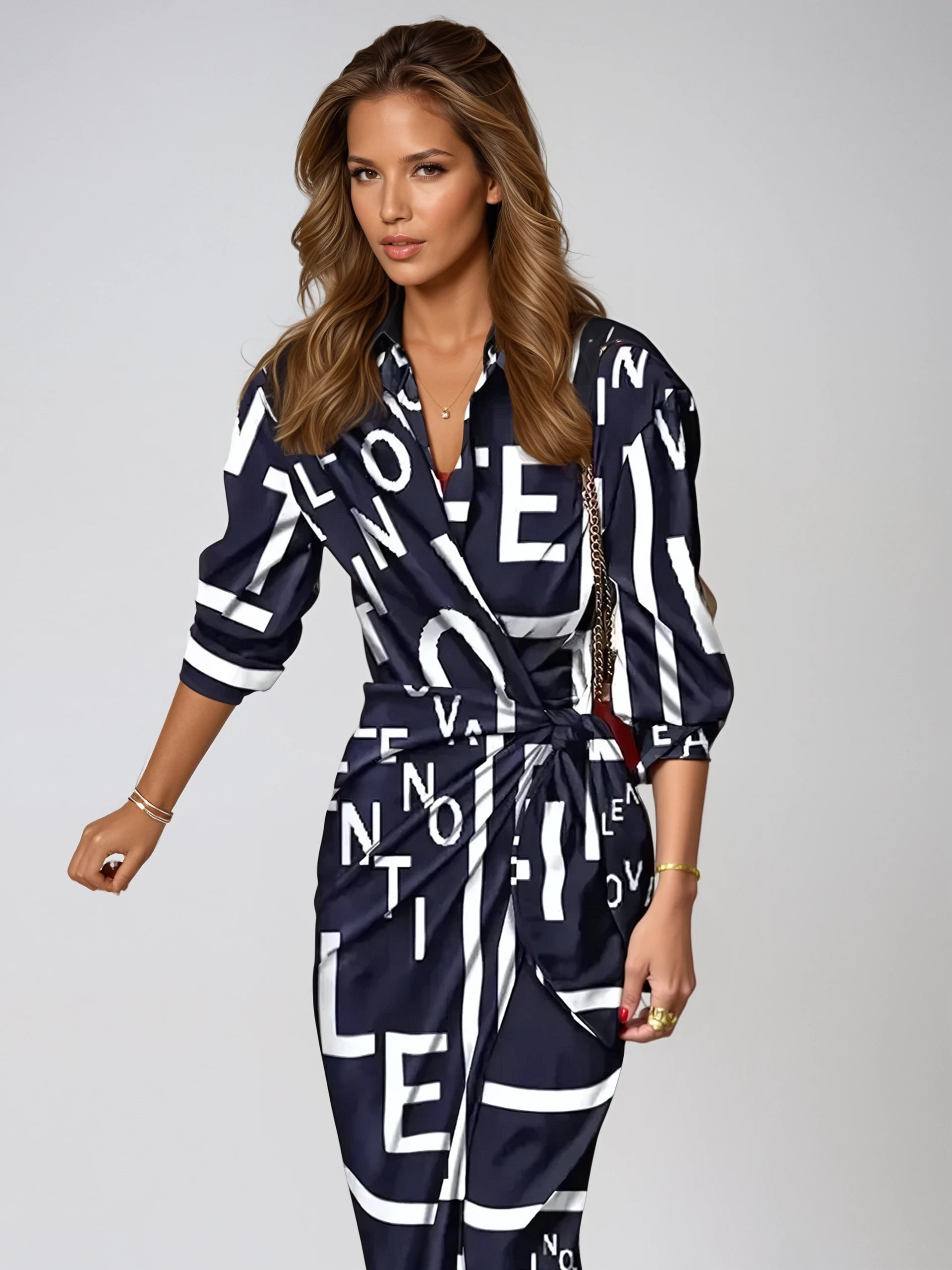 Maxikleid mit abstraktem Druck, langen Ärmeln und Taillendetailierung