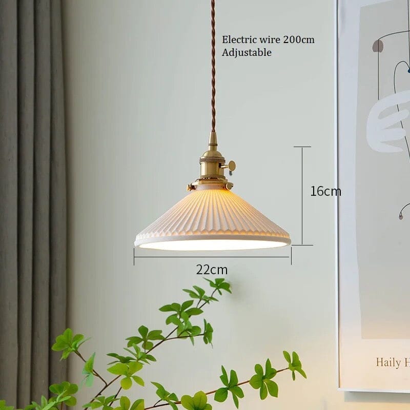 Lampa wisząca Liora Nordic biała ceramiczna z mosiężnym uchwytem