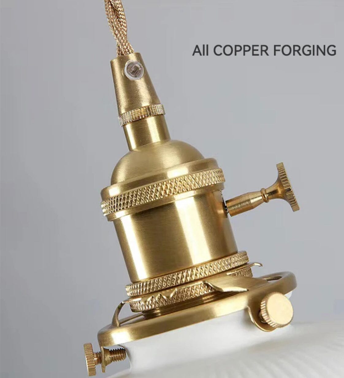 Lampa wisząca Liora Nordic biała ceramiczna z mosiężnym uchwytem