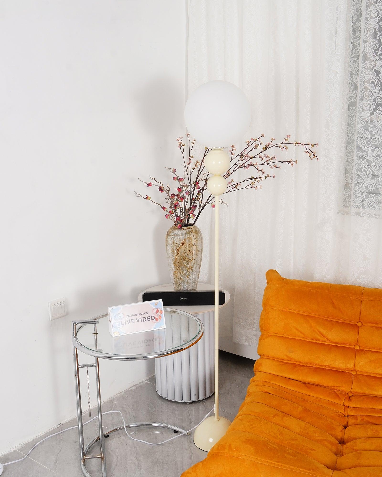 Candeeiro de Pé Lumara em Metal e Vidro com Estilo Moderno