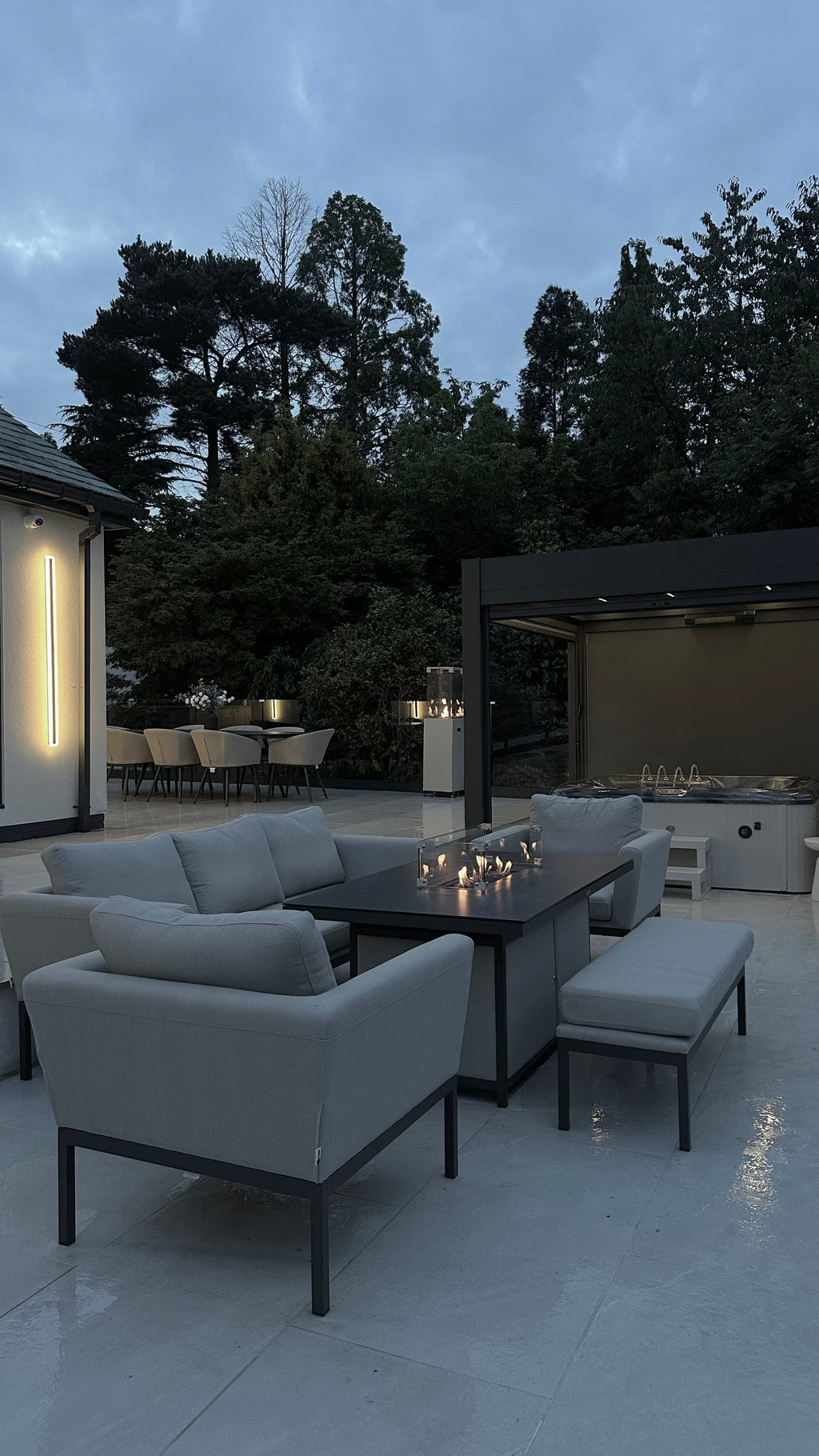 Kirrelus Aluminum Outdoor LED Wall Light With Sleek Design
