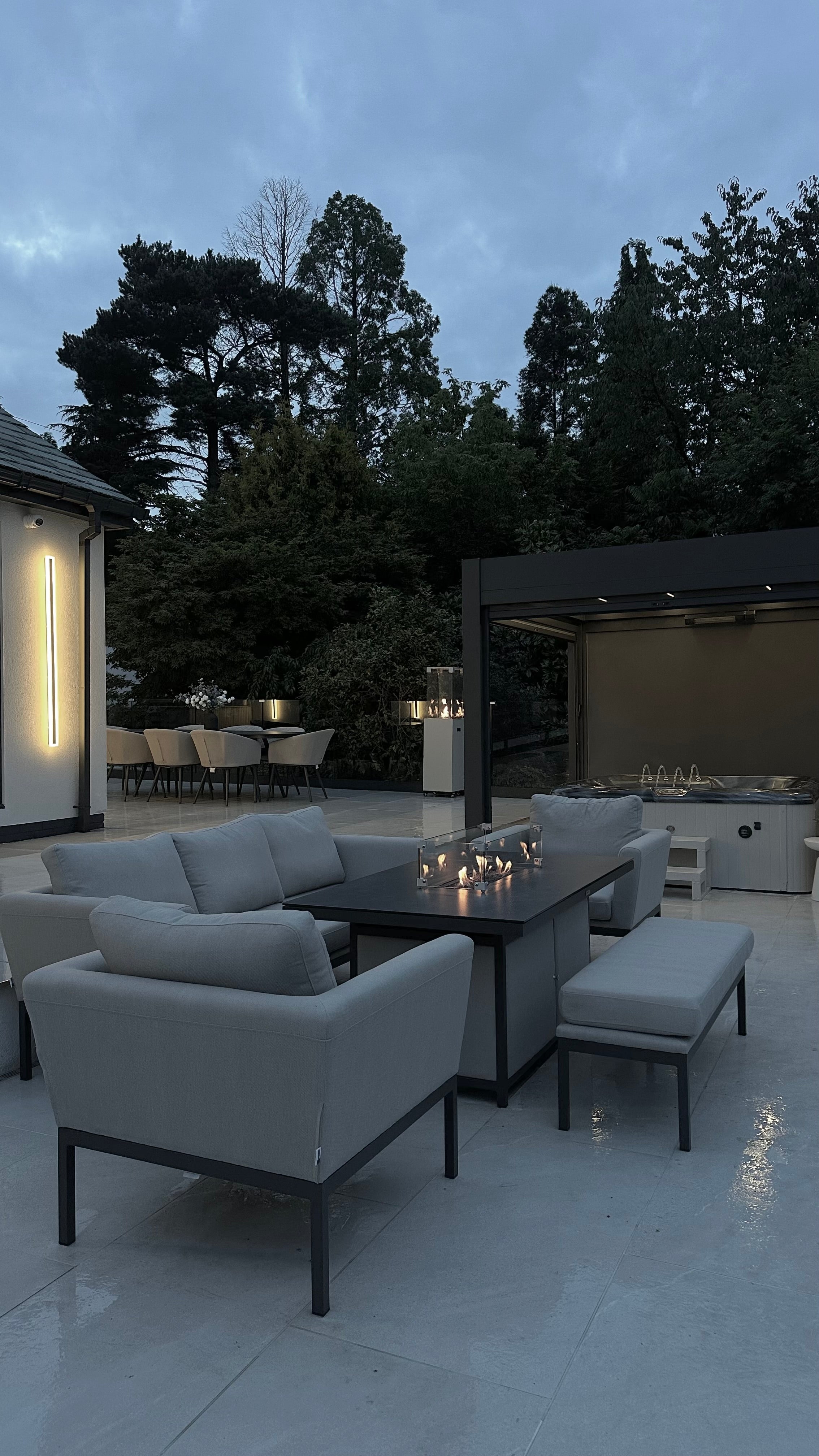 Kirrelus Aluminum Outdoor LED Wall Light With Sleek Design