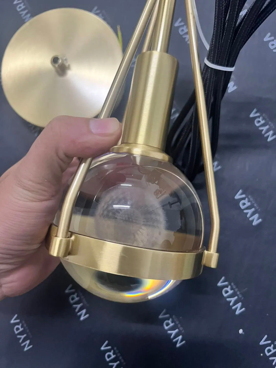 Lustres Pendentes Astraea Nordic Gold com Brilho de Dente-de-leão