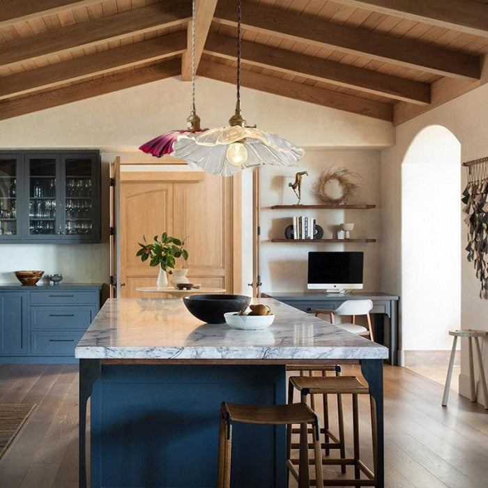 AuroraPetal glazen hanglamp met zachte warme gloed voor slaapkamer