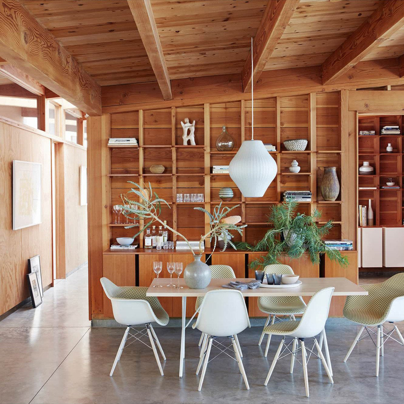 Candeeiro suspenso Aurelo em madeira e aço para interiores modernos