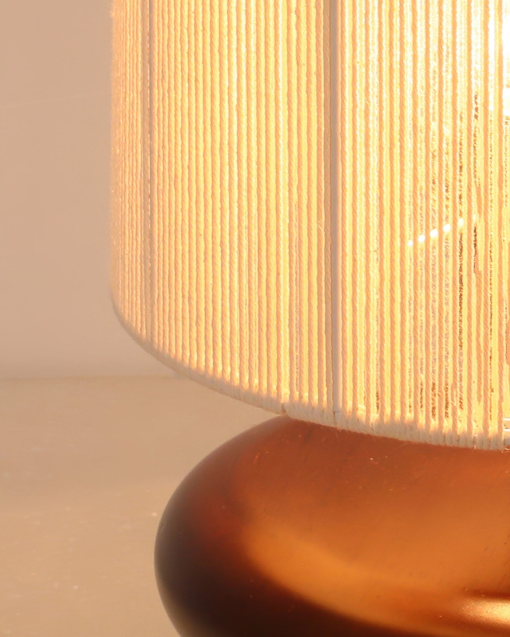 SylvaLume Ro Træbordslampe med Minimalistisk Træfod LED-kompatibel