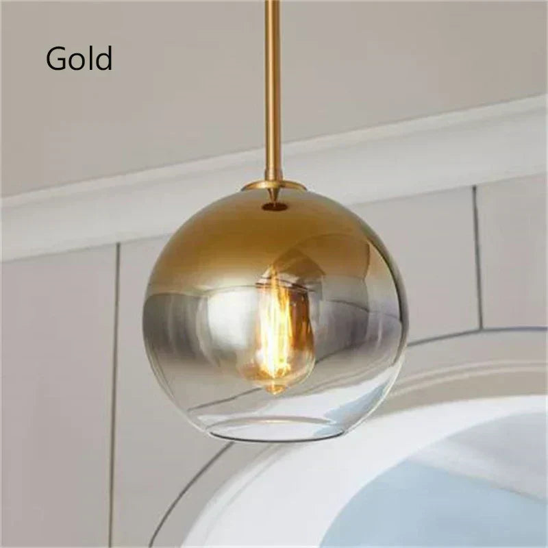 Lampadario a Sfera in Vetro Gradient Aurea con Finitura Oro