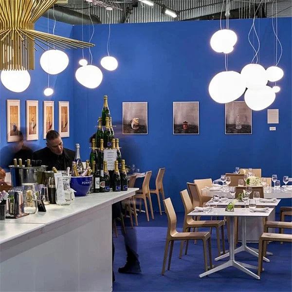 Suspension CaelumGlass à finition satinée pour une lueur chaleureuse